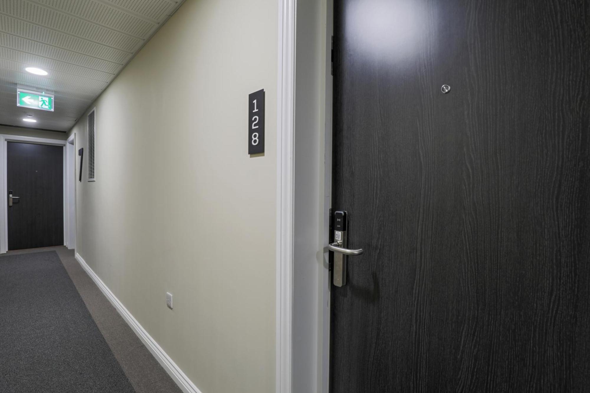 Springwell Suite - City Centre - Balcony & Pool Table - 3 Bed Лийдс Екстериор снимка
