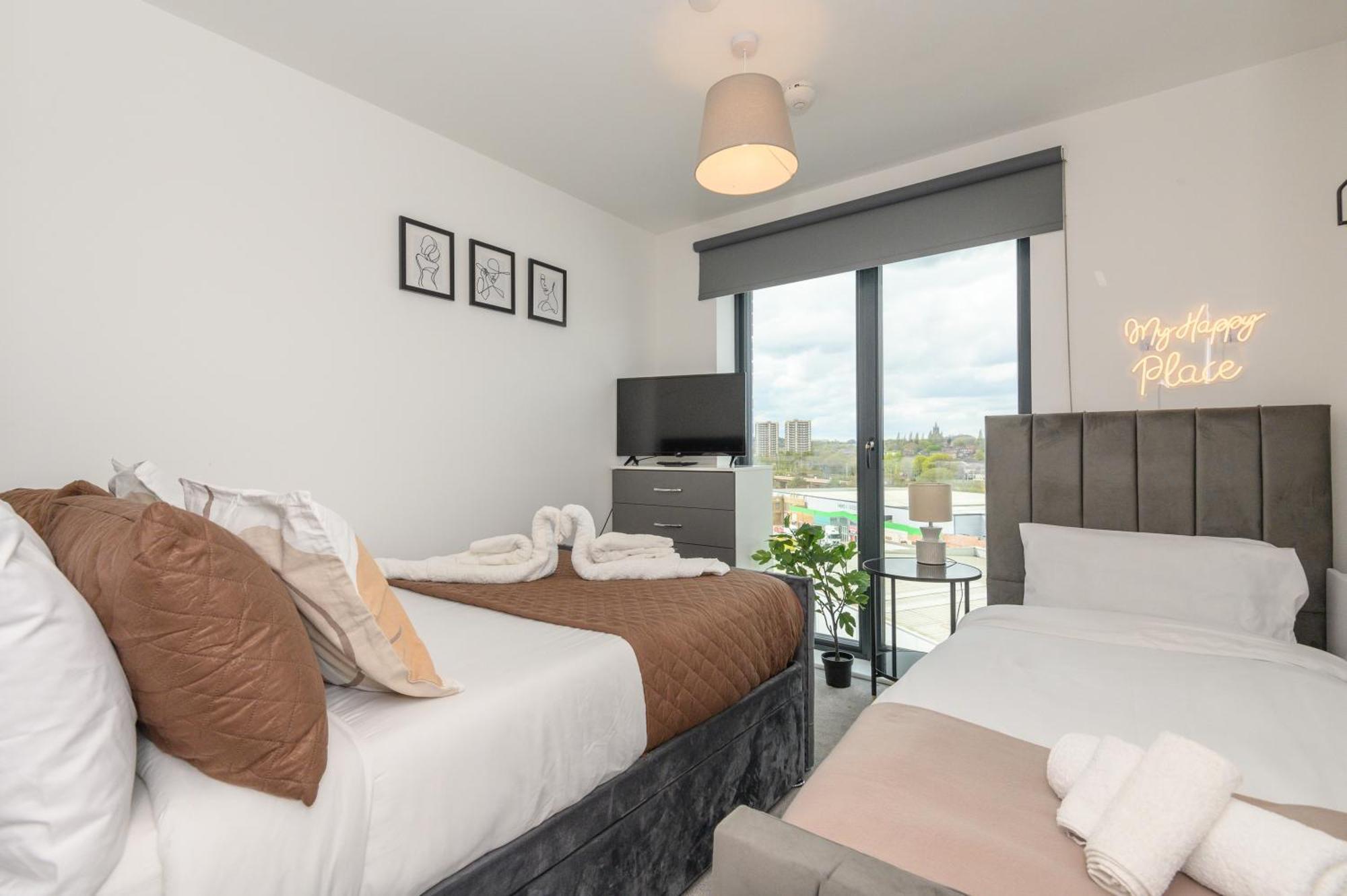 Springwell Suite - City Centre - Balcony & Pool Table - 3 Bed Лийдс Екстериор снимка